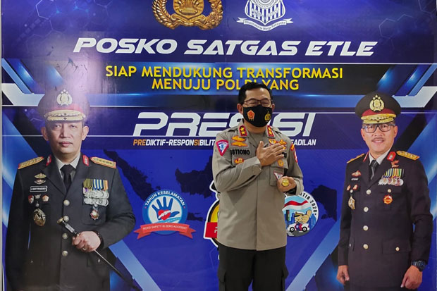 DPR Kritik Video Tilang,...