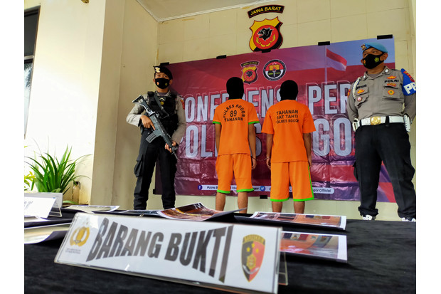 Polisi Ciduk Pembuang...