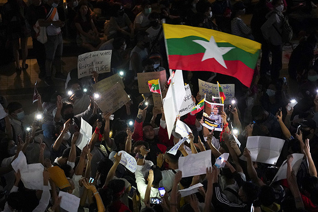 Militer Myanmar Minta...