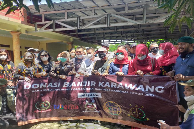 Korban Banjir di Karawang...