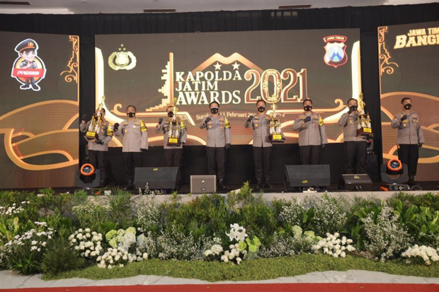 Beri Reward ke Anggota...