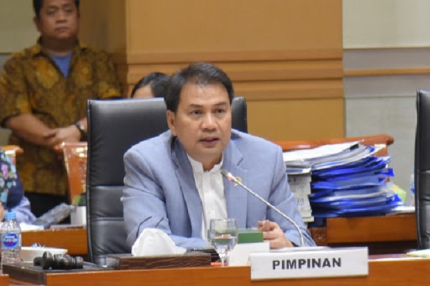DPR Kecam Pemecatan...