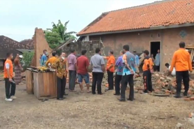 Angin Kencang Landa...