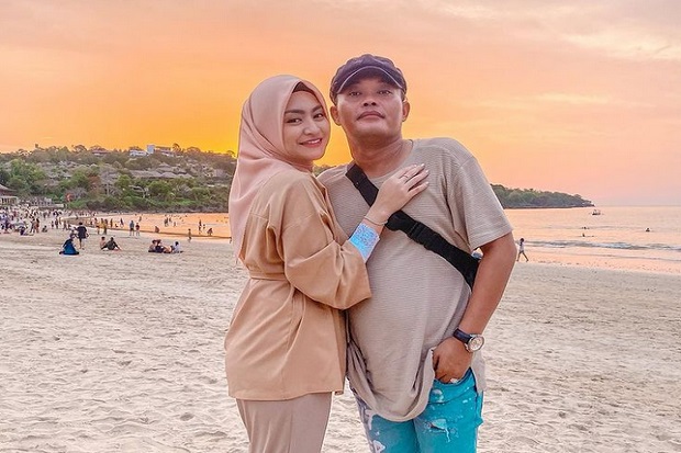 Pamer Foto Mesra, Sule...