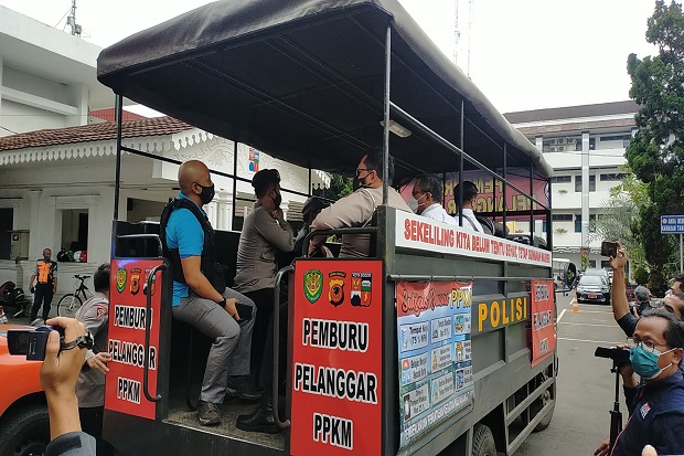 Diangkut Truk Pemburu...