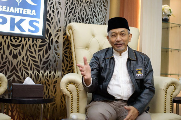 Dilantik Ahmad Syaikhu,...