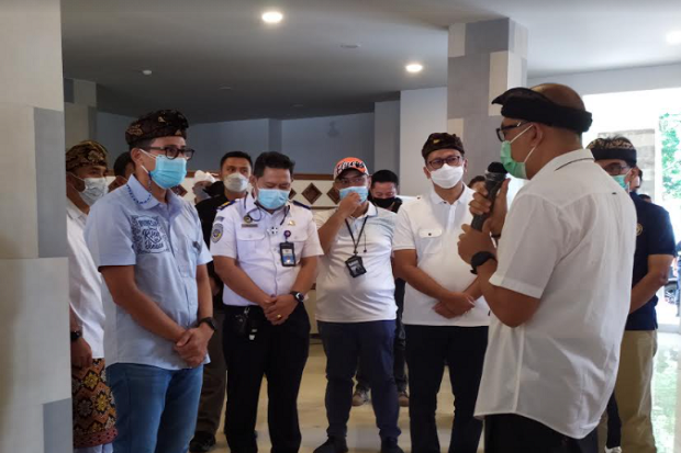 3 Hari Ngantor di Bali,...