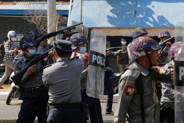 Tentara Myanmar Buru...