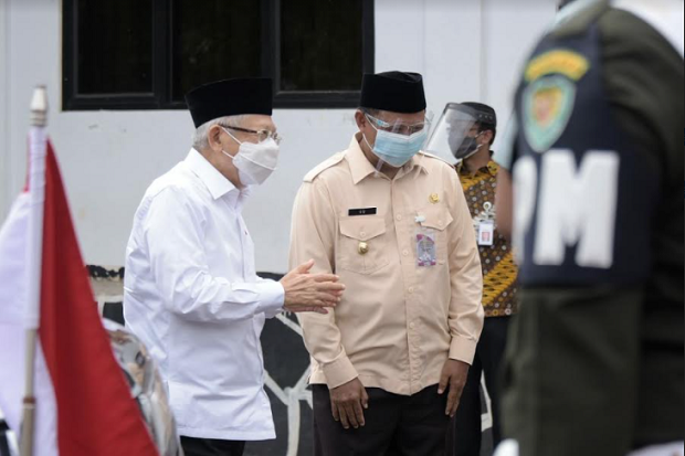 Dampingi Wapres Tinjau...