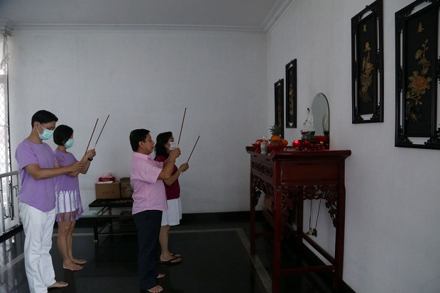 Ganasnya COVID-19, Memaksa...