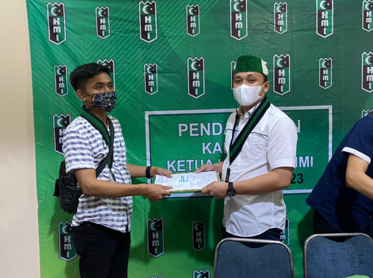 Serahkan Berkas, Muhamad...