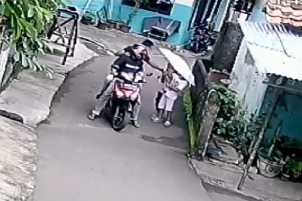 Sepasang Jambret Bergentayangan...
