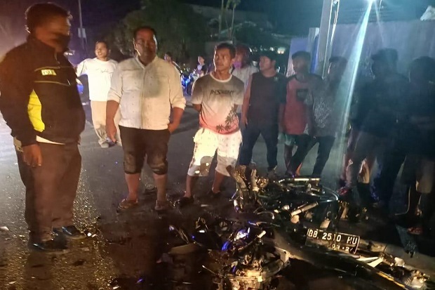 Adu Muka Sepeda Motor...