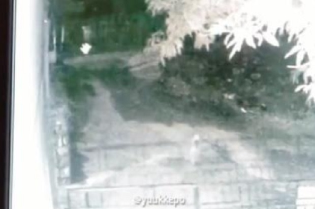 Horor! Penampakan Pocong...
