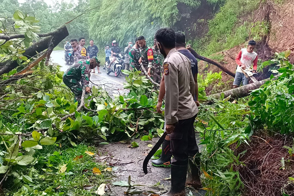 TNI-Polri Bersama Warga...