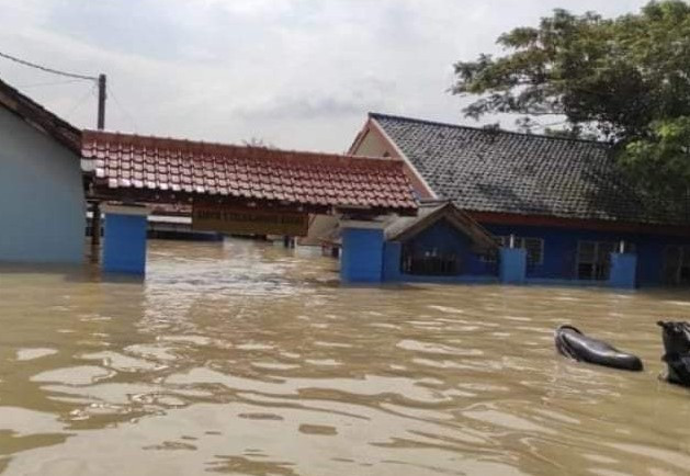 Puluhan Sekolah di Karawang...
