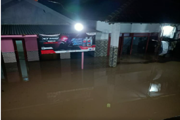 Nganjuk Diterjang Longsor,...