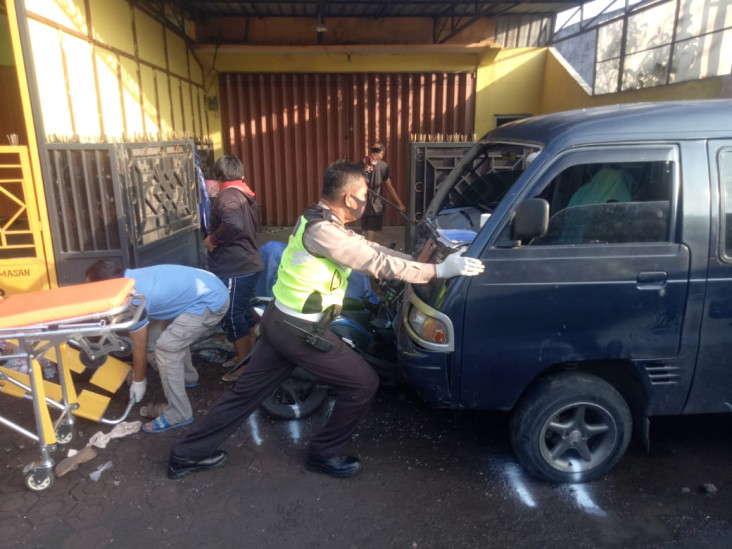 Pengemudi Ngantuk, Minibus...