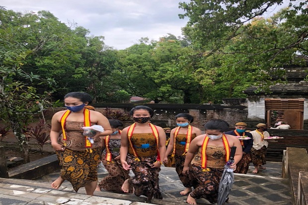 Terkurung di Keraton...