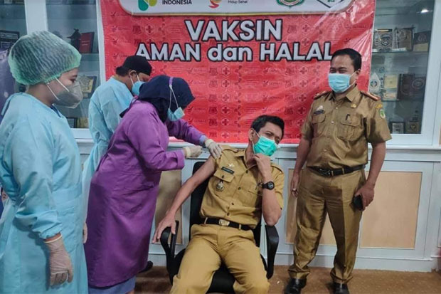 Vaksinasi Covid-19 Tahap...