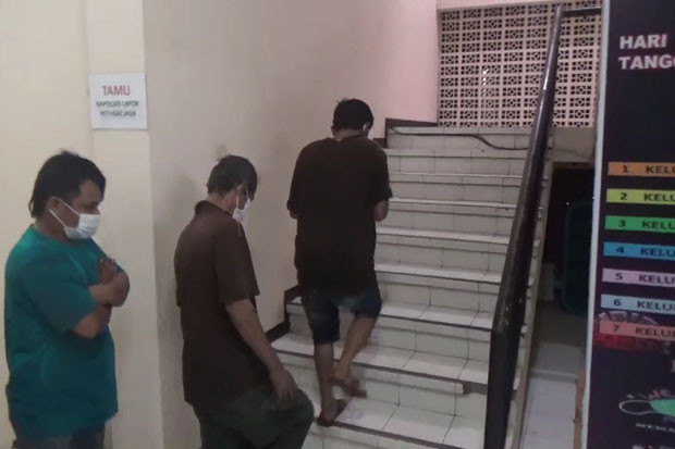 Kawanan Pencuri Onderdil...