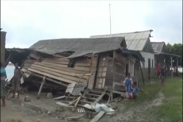 Dihantam Puting Beliung,...