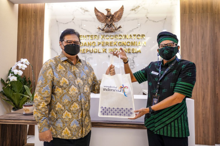 Menparekraf Targetkan...