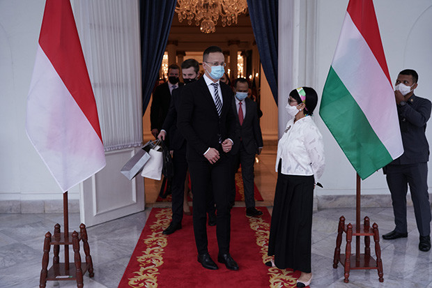 Bertemu Menlu Hungaria,...