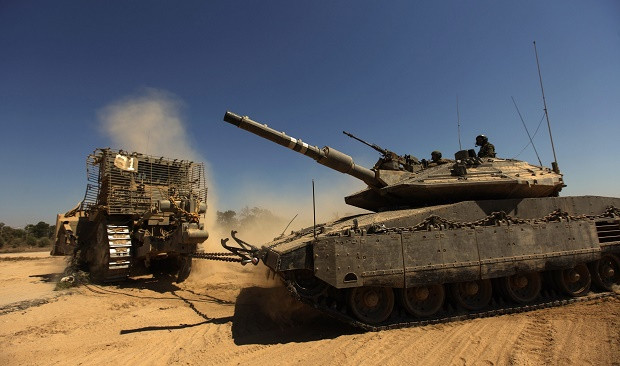Tank-tank Israel Serang...