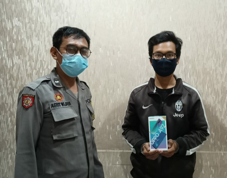 Demi Menyenangkan Istri,...