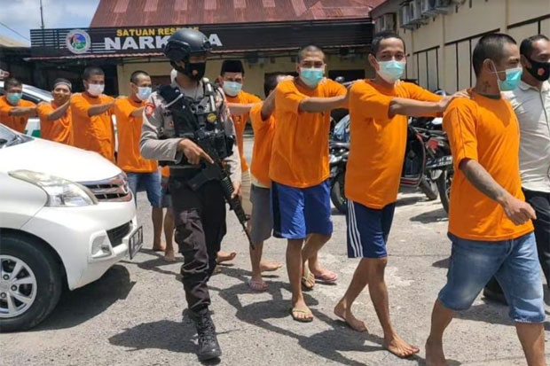 Puluhan Tahanan Polres...