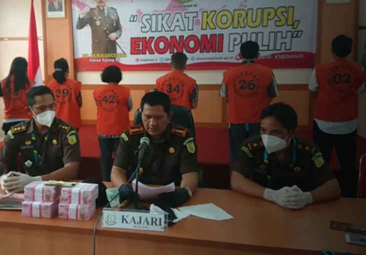 Selewengkan Dana Pemulihan...