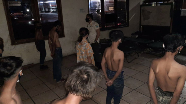Pesta Miras Dicampur...