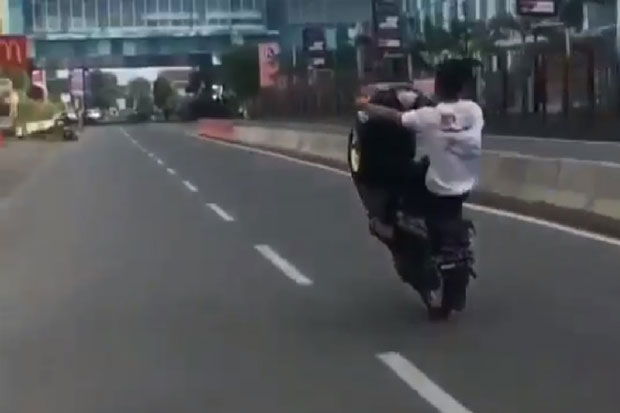 Polisi Buru Pengendara...