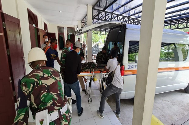 Prajurit TNI Gugur Ditembak,...
