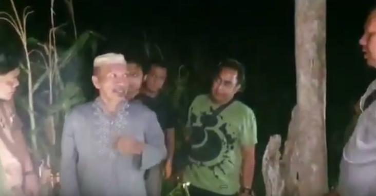 Bone Geger, Pria dengan...