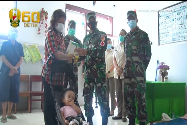 TNI AD Bantu Pengobatan...
