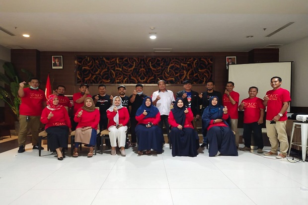 Gabung ke AFC, Guru...