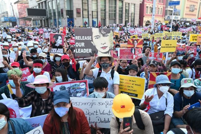 Penentang Kudeta Myanmar...