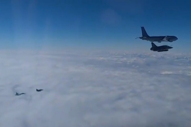 Jet-jet Tempur Su-27...