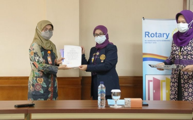 Rektor Itenas Bandung...
