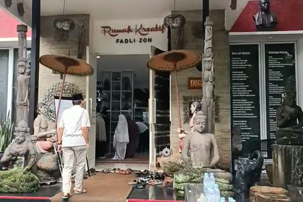 Tiba di Rumah Duka,...