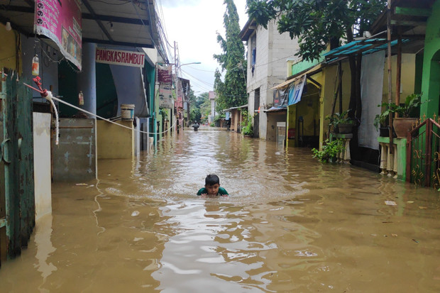 Rumah Terendam Banjir,...