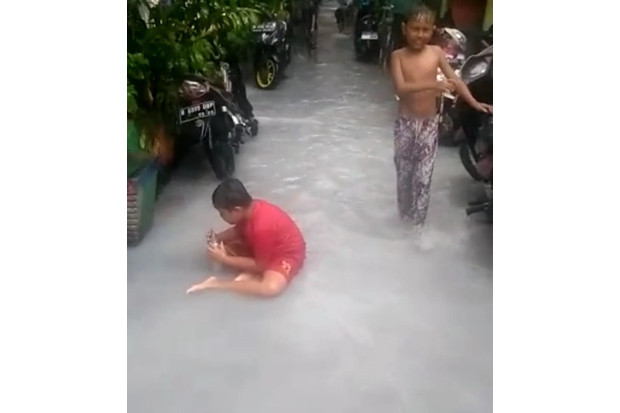 Penyebab Banjir Berwarna...