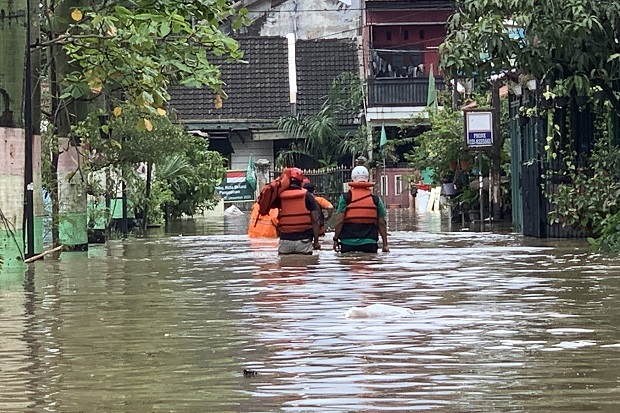 Lumpuh Diterjang Banjir...
