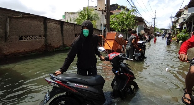 Banjir Rendam Kapuk...