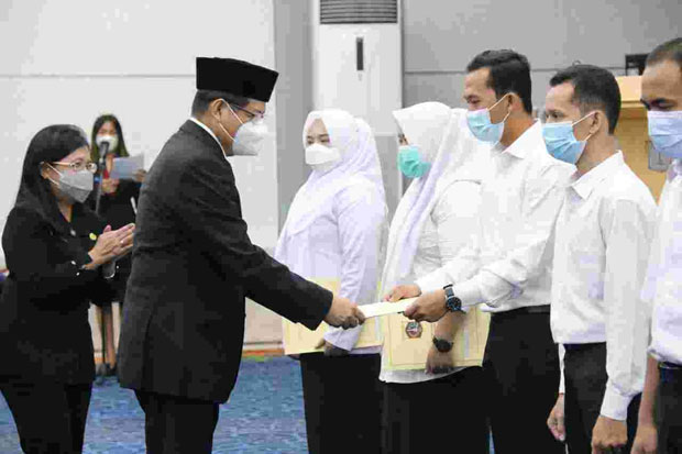 Pemprov DKI Angkat...