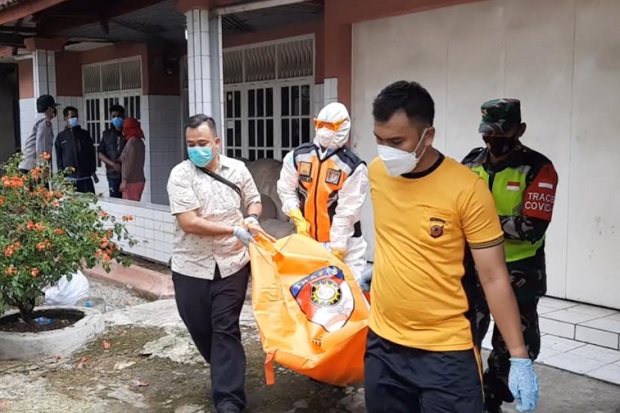 Gempar, Mayat Pria Setengah...