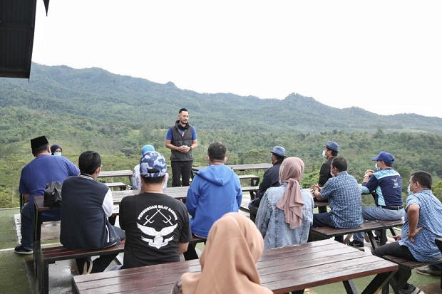 Berkemah Bersama AHY,...
