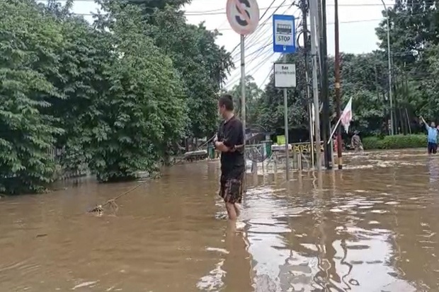 Warga Pejaten Ramai-ramai...